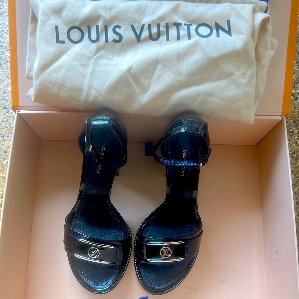 Louis Vuitton platform heels, size 37 black